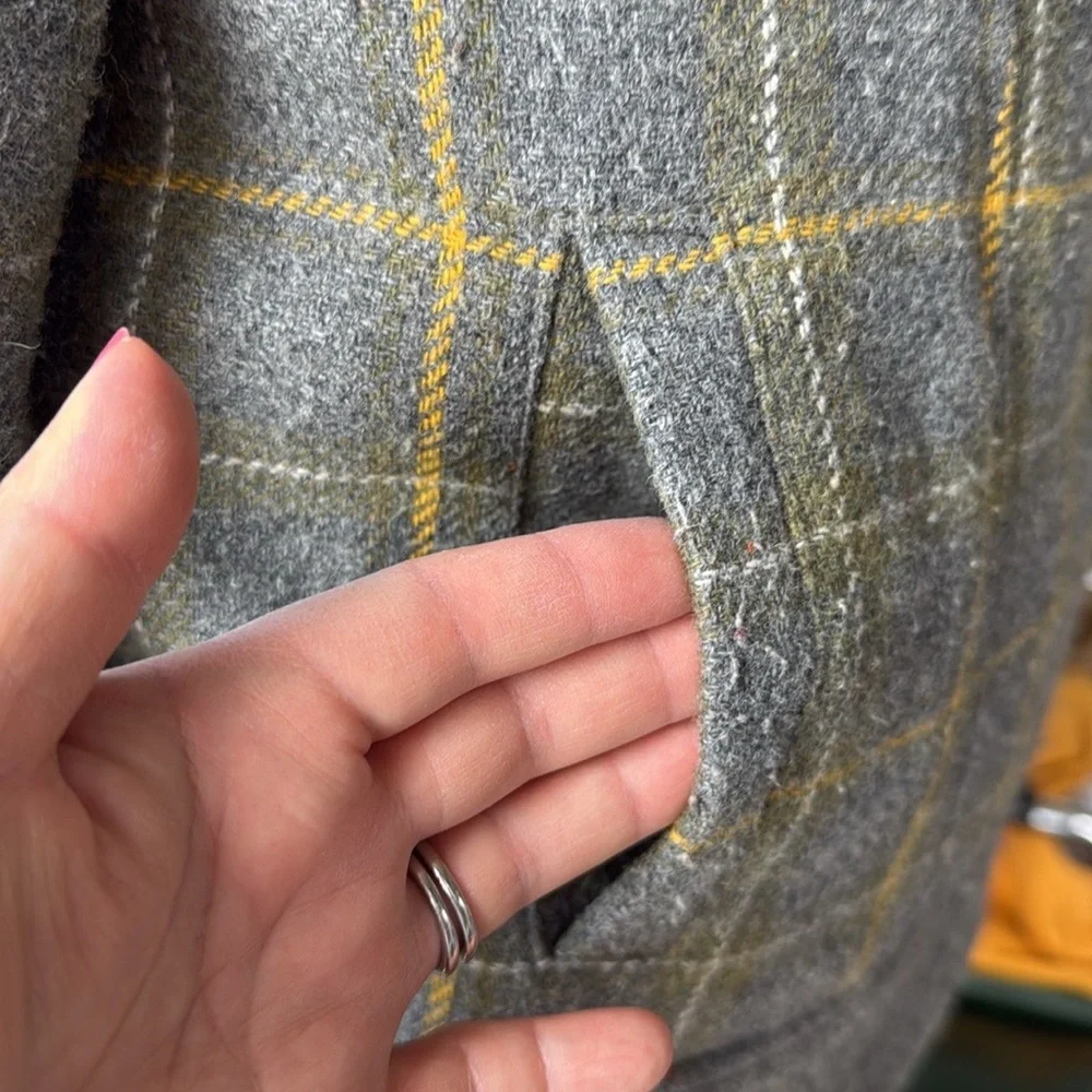 Banana Republic Gray Plaid Jacket with Faux Fur Collar | M Petite - Picture 10 of 15